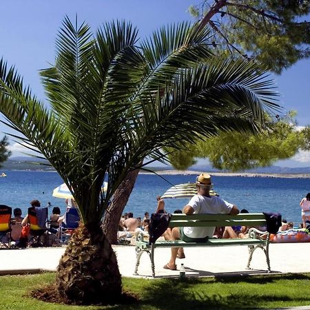 Villa Mit Whirlpool Fuer 32 Per Crikvenica Exterior foto