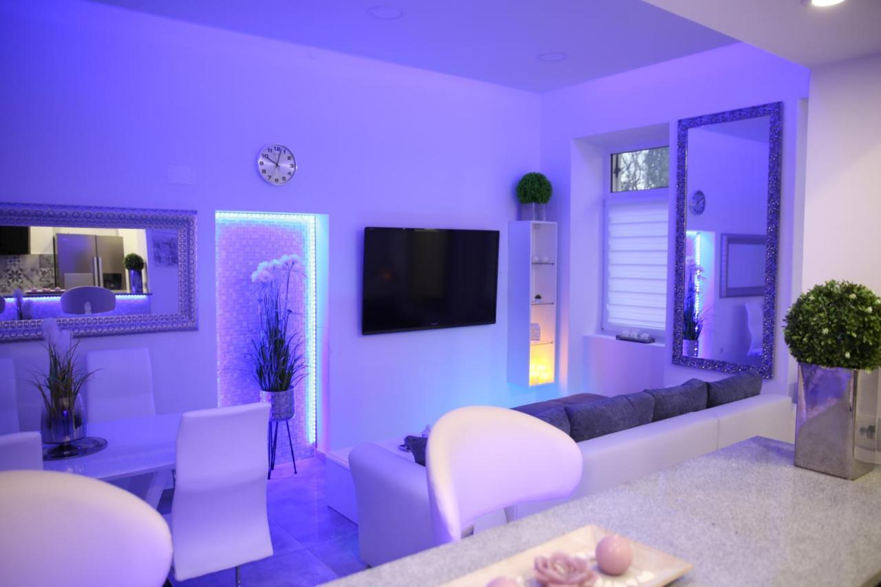 Villa Mit Whirlpool Fuer 32 Per Crikvenica Exterior foto